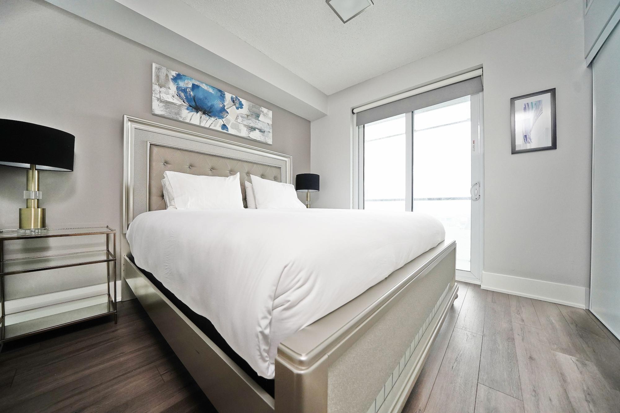 Grand Royal Condos - Cn Tower Торонто Экстерьер фото