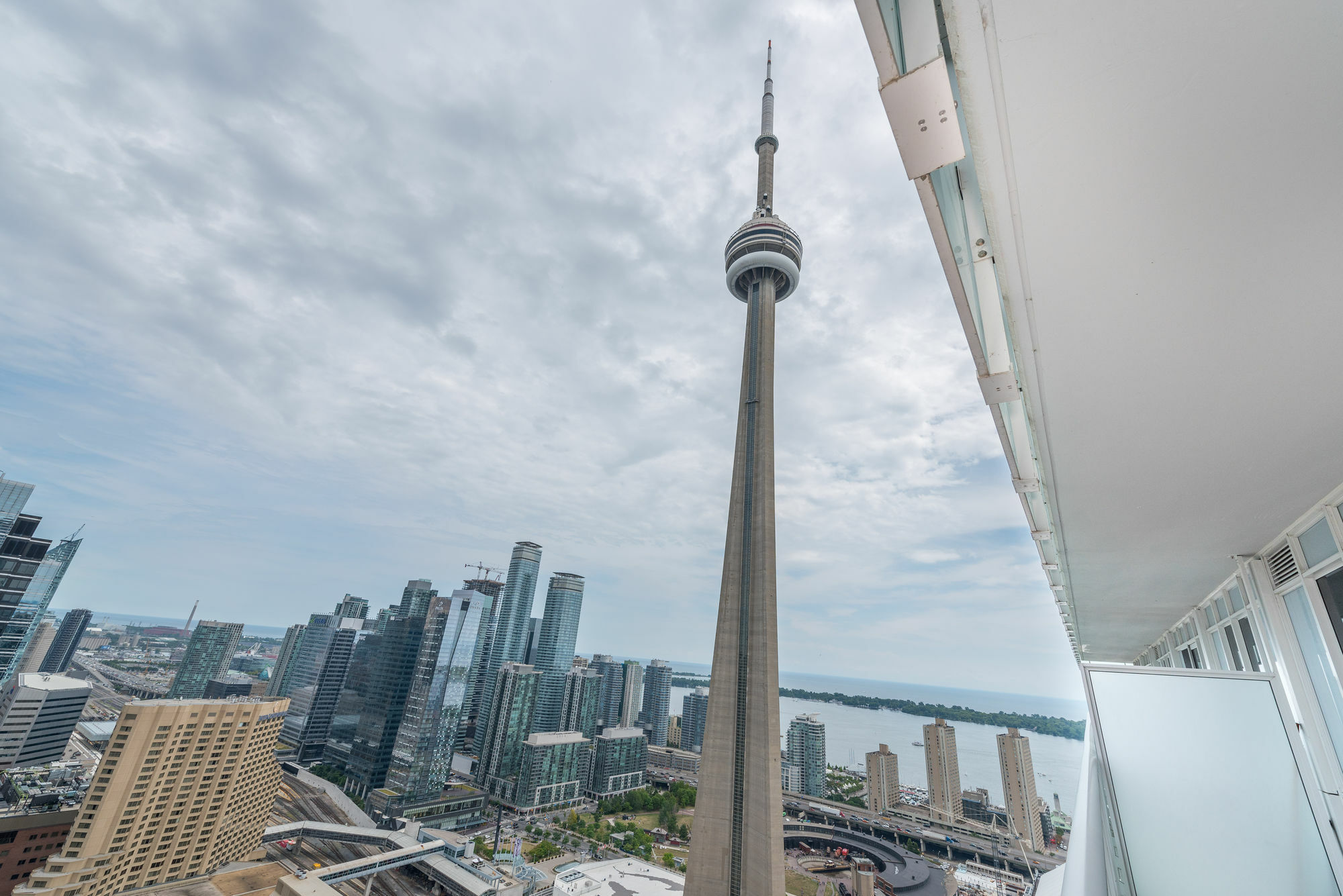 Grand Royal Condos - Cn Tower Торонто Экстерьер фото